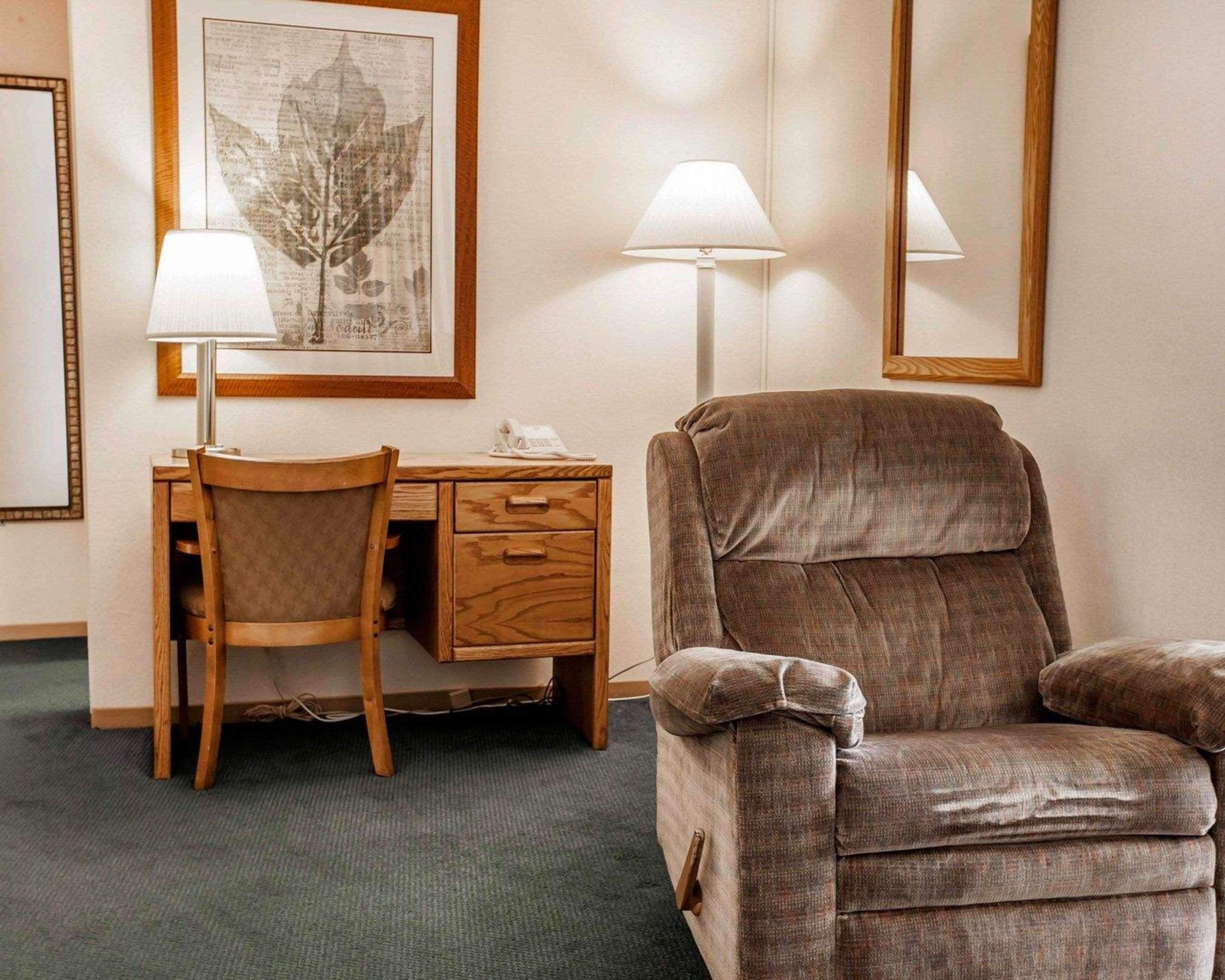 Quality Inn & Suites Bremerton Near Naval Shipyard エクステリア 写真
