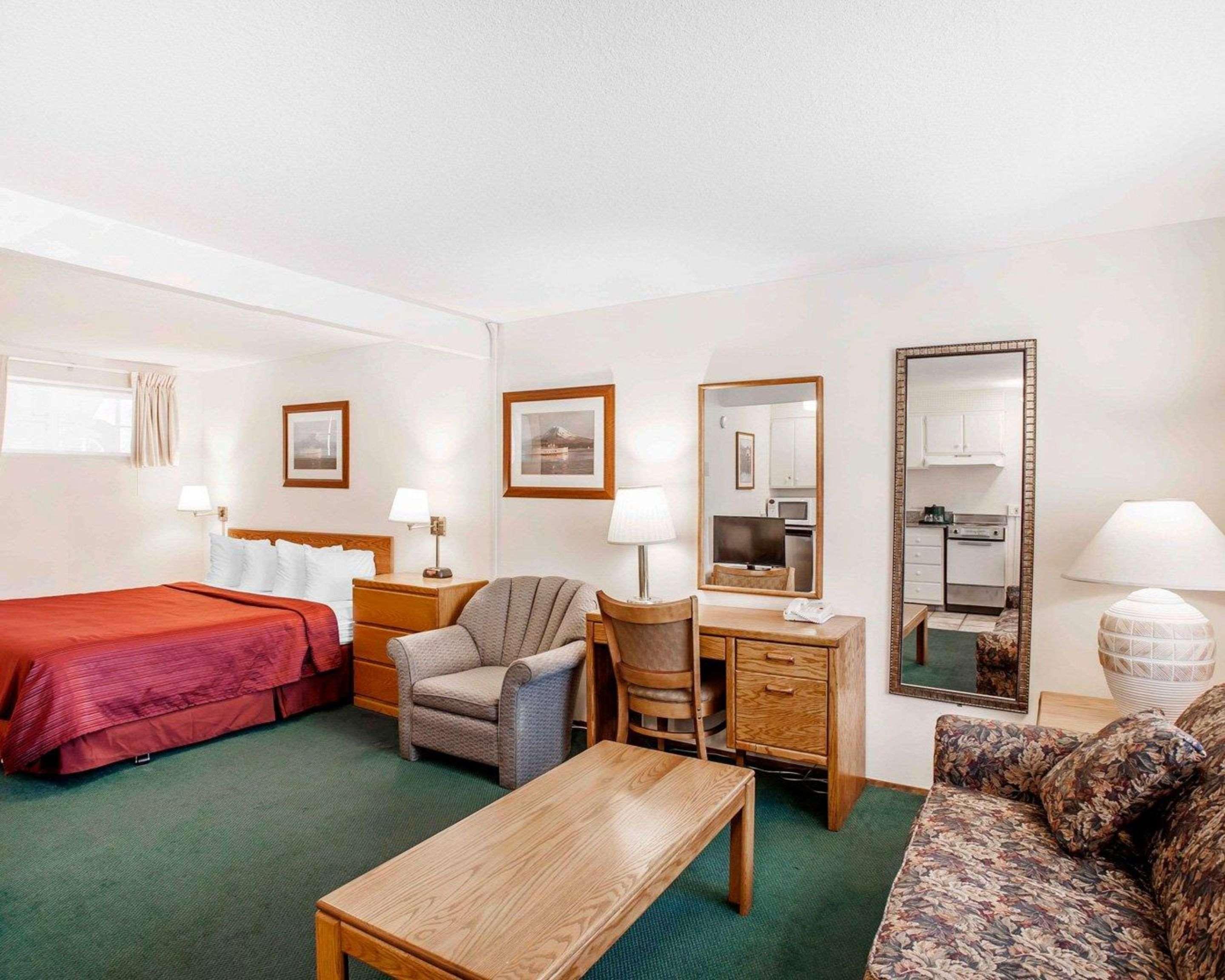 Quality Inn & Suites Bremerton Near Naval Shipyard エクステリア 写真