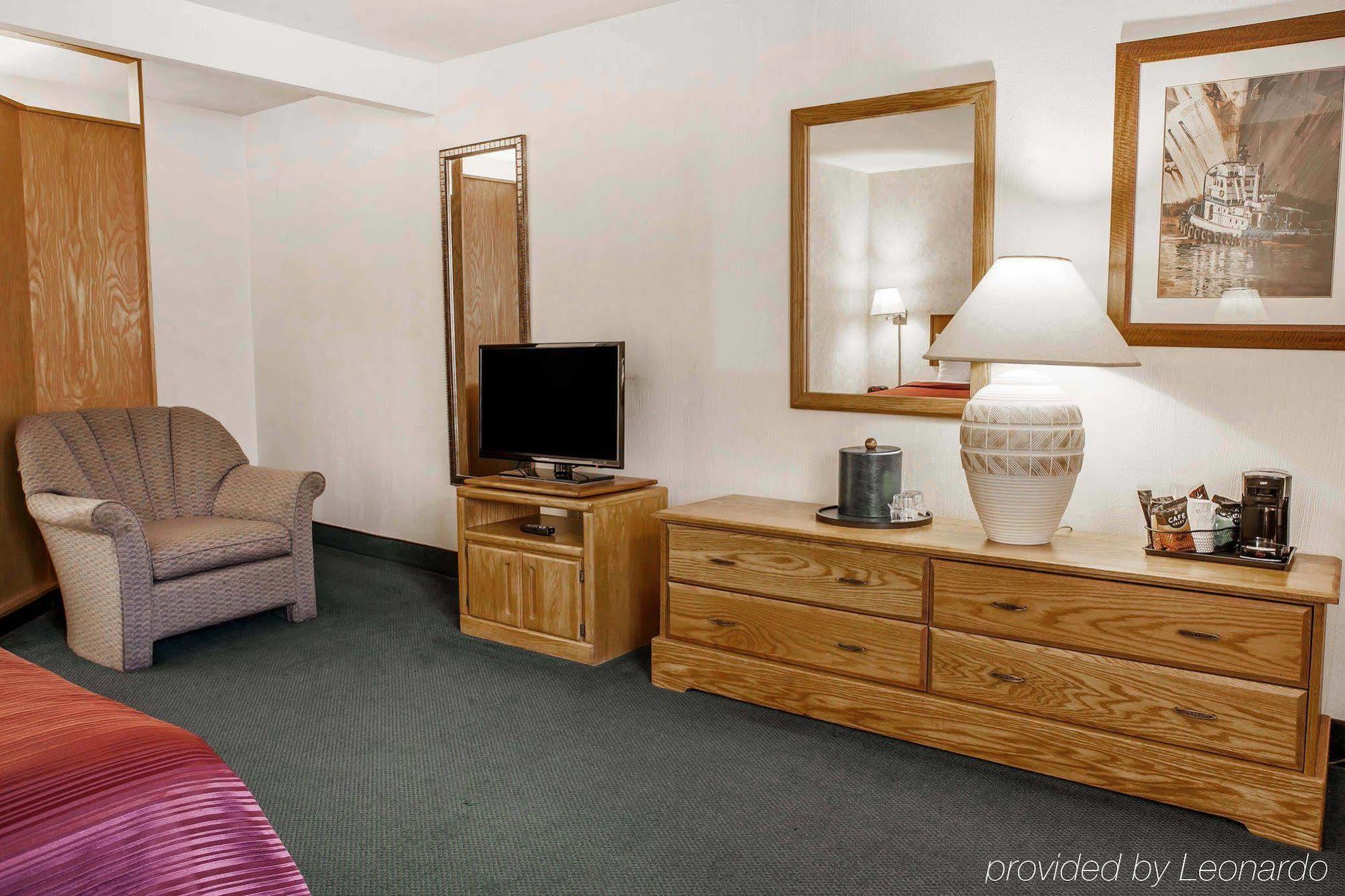 Quality Inn & Suites Bremerton Near Naval Shipyard エクステリア 写真