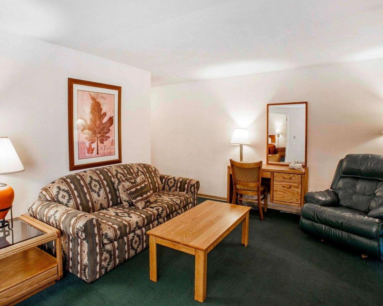 Quality Inn & Suites Bremerton Near Naval Shipyard エクステリア 写真